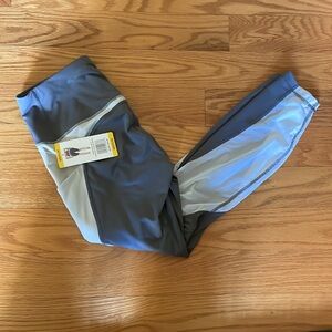 Active Life NWT Gray white leggings Medium women’s athletic